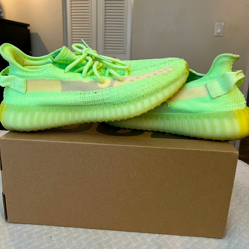 Yeezy Boost 350 V2 “Glow”